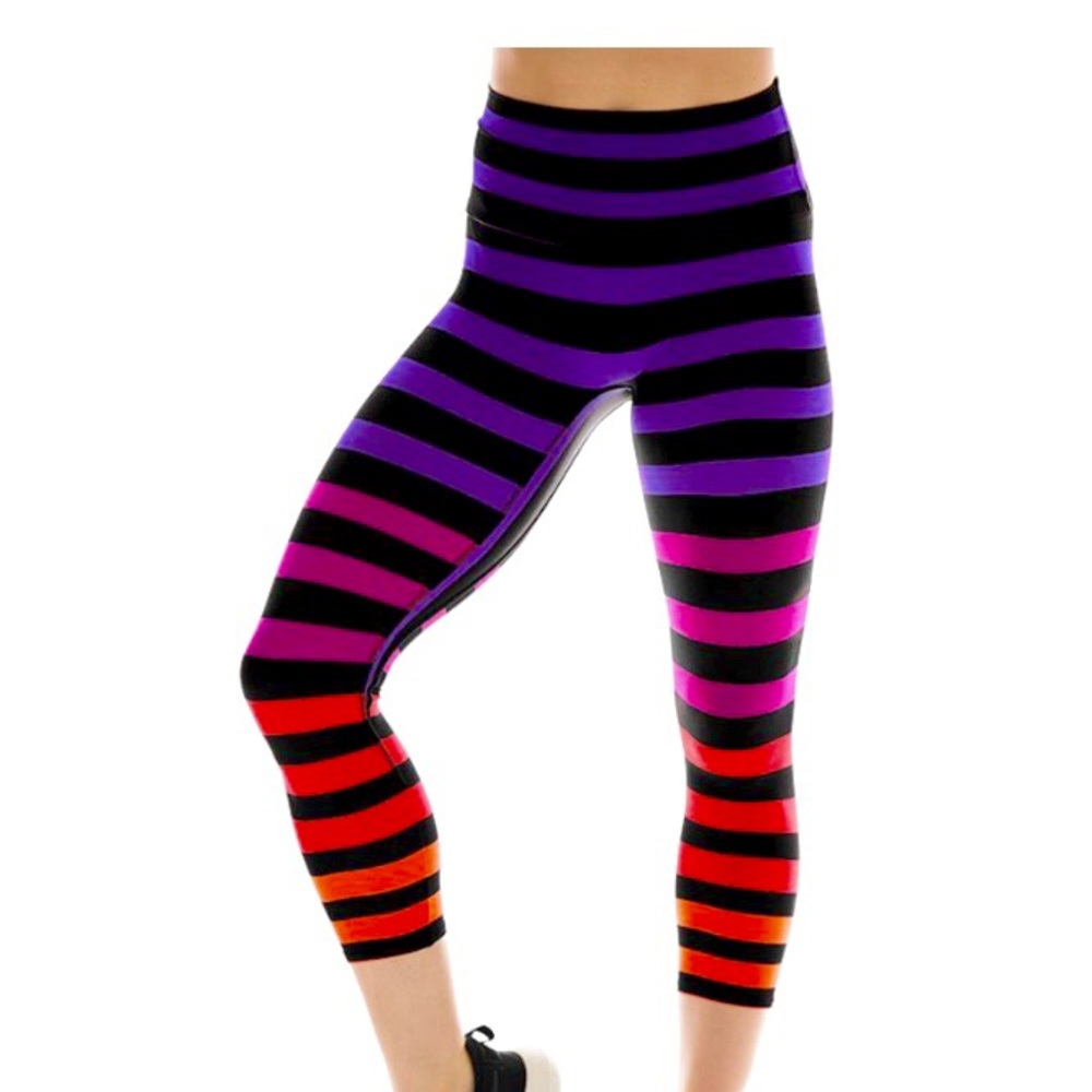 K-Deer Capri legging in Sophia Stripe Size Small
